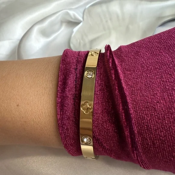 Stainless steel Gold Bracelet
Wedding jewelry - Picture 7 of 14